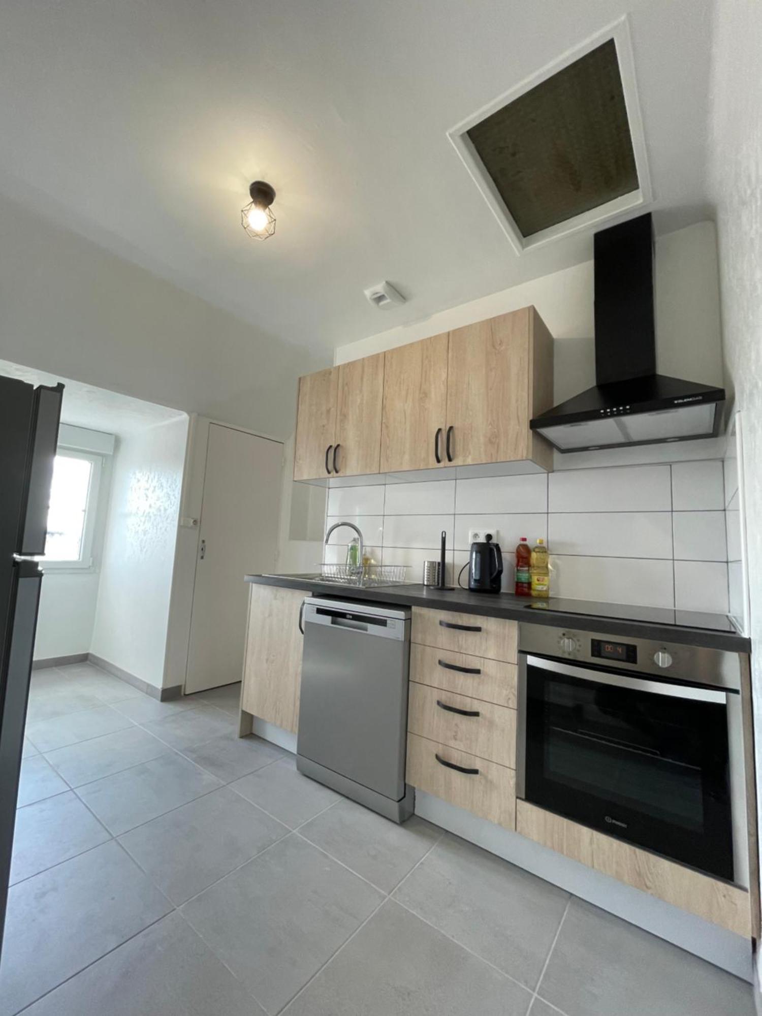Appartement Renove Tout Equipe, Centre Ville, Proche De La Gare Et Commerce Flers  Exterior foto